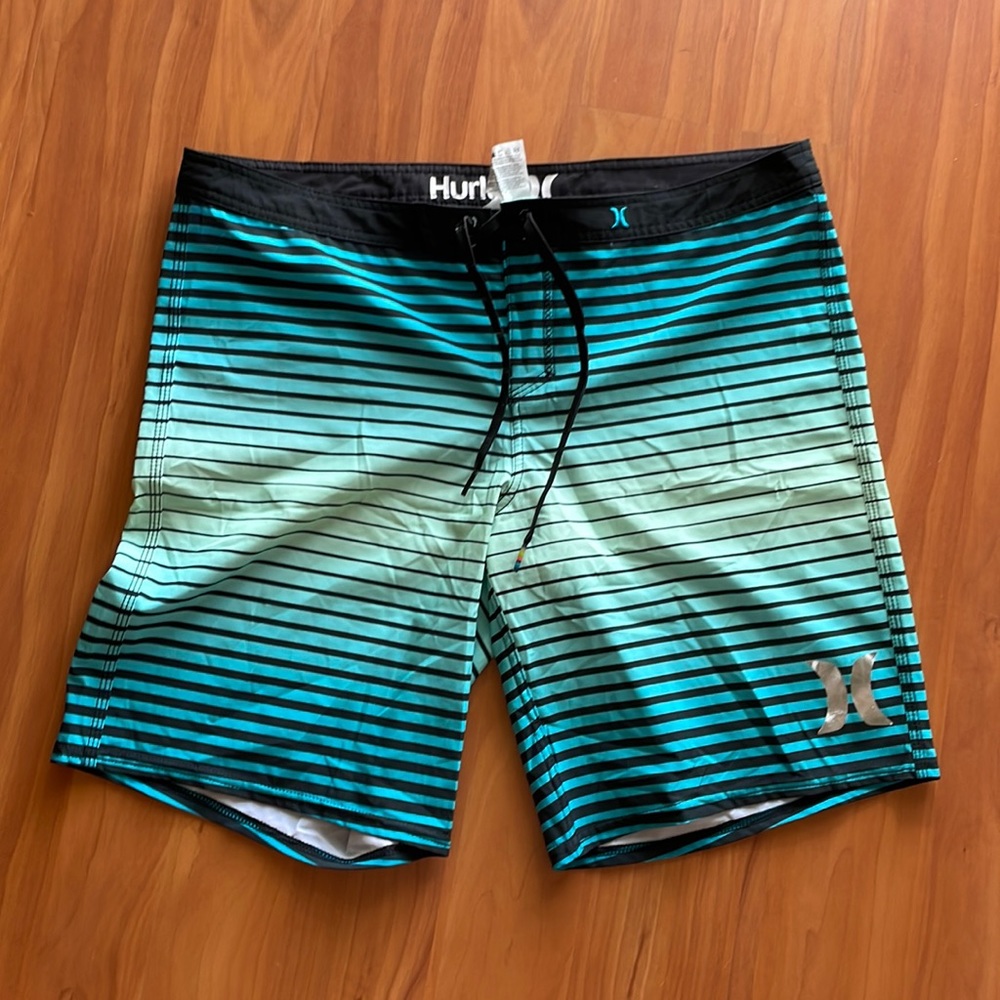 LIKE NEW Women’s Hurley Phantom Surf Shorts